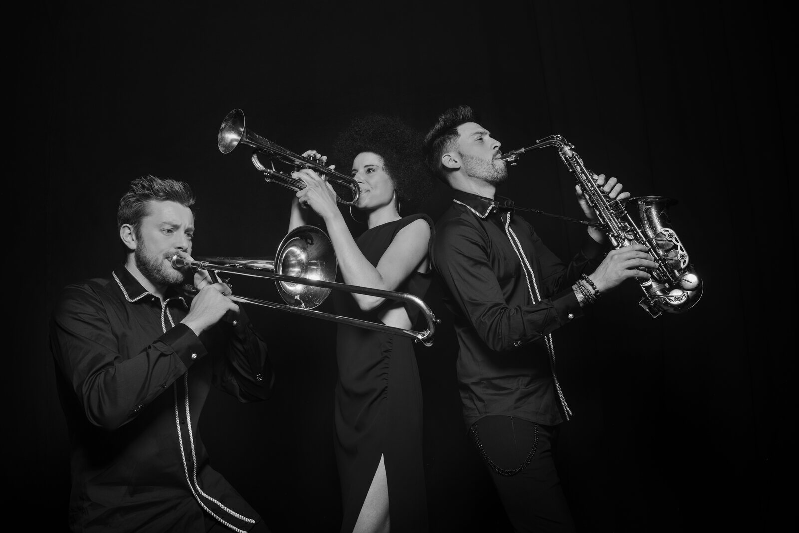 Tromboniste, trompettiste et saxophoniste Moses Production en live